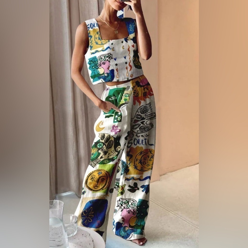 Gorgeous 2 Piece Graphic Pants & Top - Picture 2 of 4